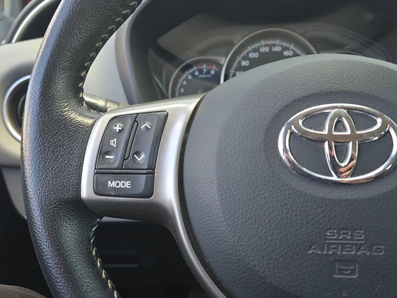 Toyota Yaris (2017) 1.33 Dual VVT-i 73kw, serv.kn. - fotka 11 z 20