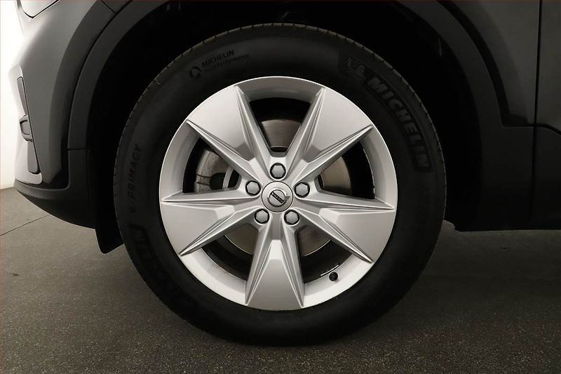 Volvo XC40 (2022) B3 - fotka 12 z 20