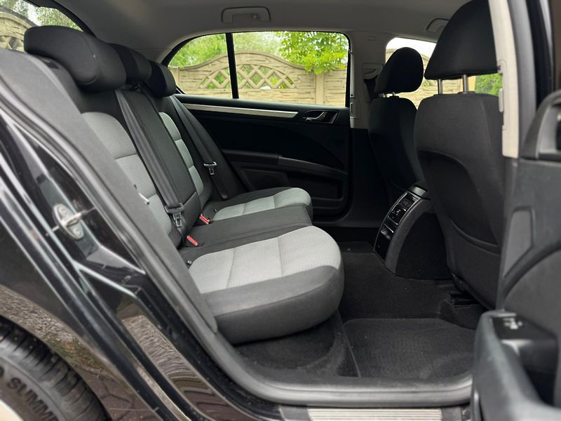 Škoda Superb 2.0TDi ČR čidla aut. klima  - fotka 24 z 31