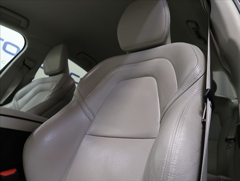 Volvo S90 2,0 D5 AWD INSCRIPTION - fotka 40 z 54
