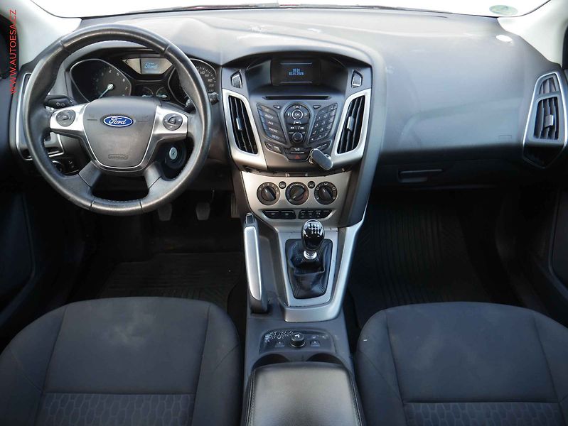 Ford Focus (2013) 1.0 EB, AC, park.asist - fotka 7 z 17