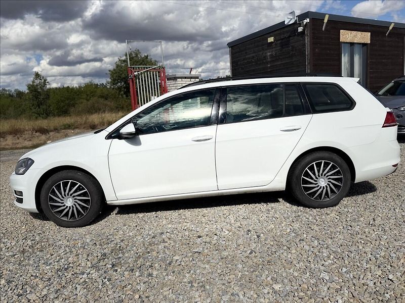 Volkswagen Golf 1,6 TDI NAVIGACE +SADA ALU KOL - fotka 8 z 25