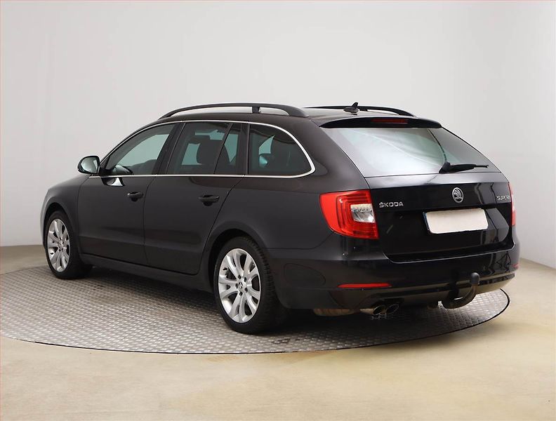 Škoda Superb (2015) Style 2.0 TDI, Navi, Xenony - fotka 4 z 22