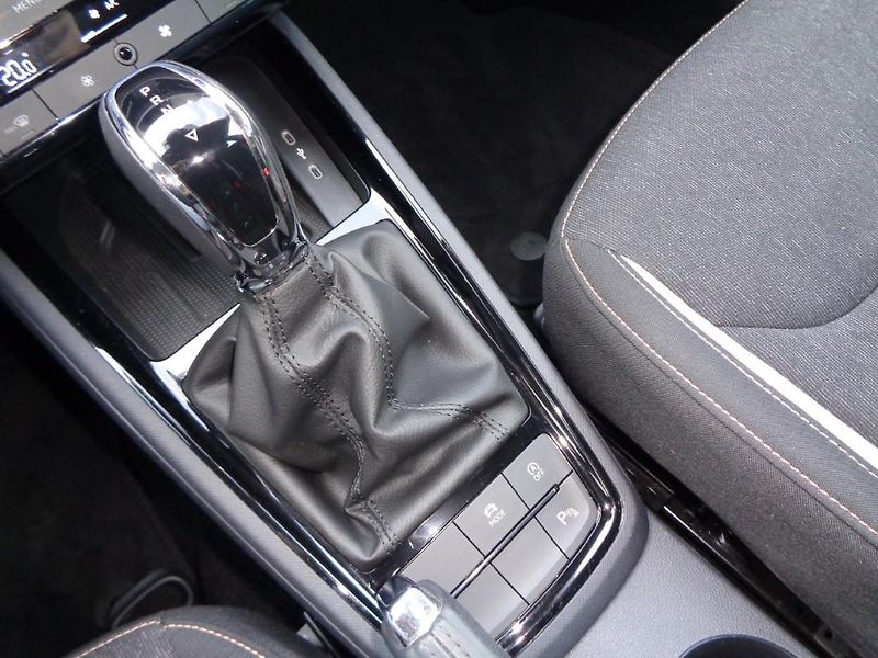 Škoda Scala 1.0 TSI 7DSG SELECTION 85 kW - fotka 21 z 30