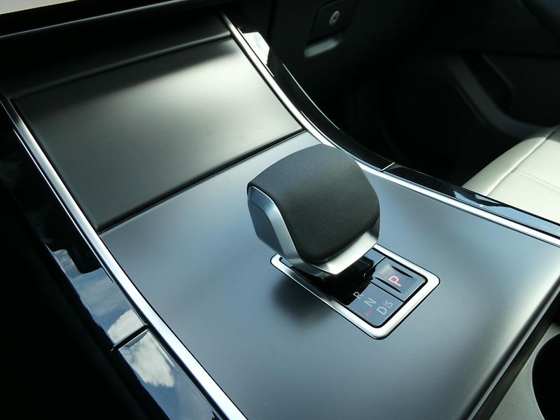Land Rover Range Rover Velar (2026) 2,0 S D200 - fotka 29 z 35
