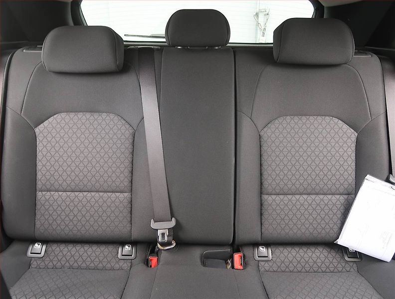 Kia Ceed (2022) Silver 1.5 T-GDI, Serv.kniha - fotka 10 z 17