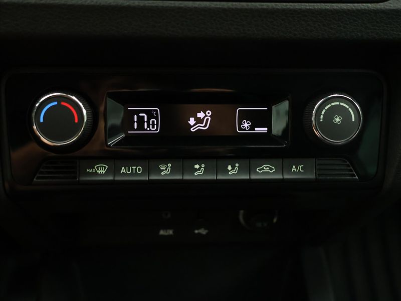Škoda Fabia 1.2 TSI 81kW Style CZ 1.Maj. - fotka 21 z 29