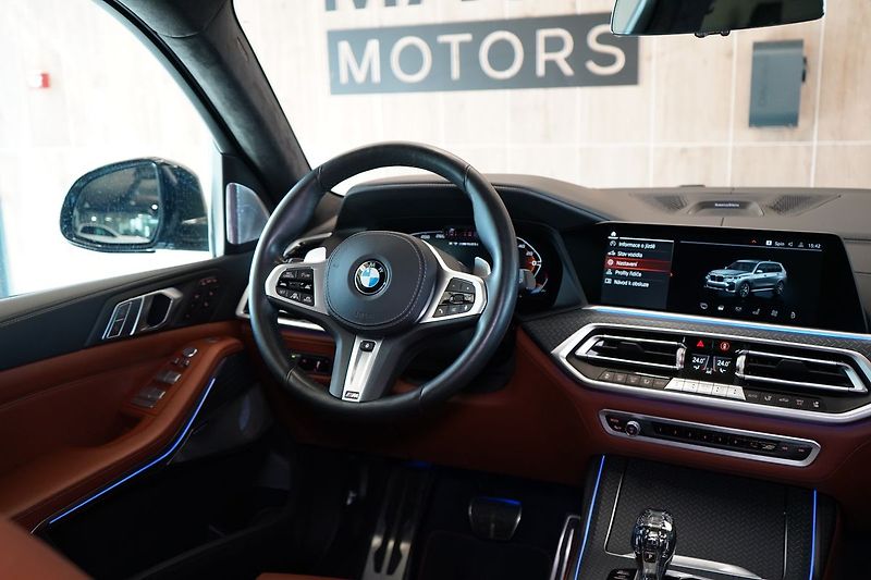 BMW X7 M50i xD, Executive Drive Pro - fotka 49 z 50