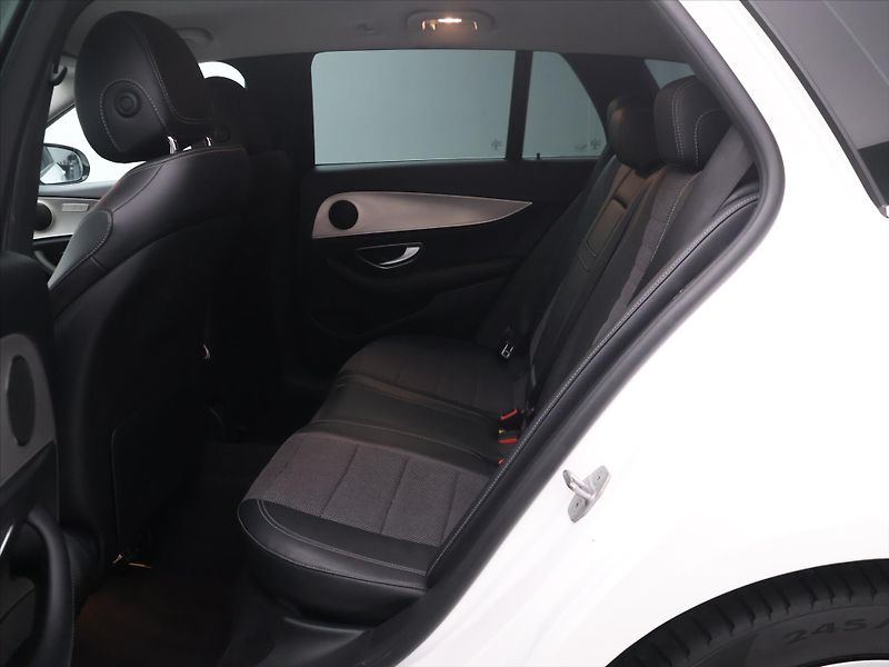 Mercedes-Benz Třídy E 2,0 200 135kW 4Matic Avantgard - fotka 14 z 27