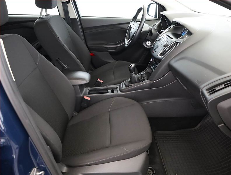 Ford Focus (2016) 1.0 EcoBoost, Tempomat - fotka 7 z 15