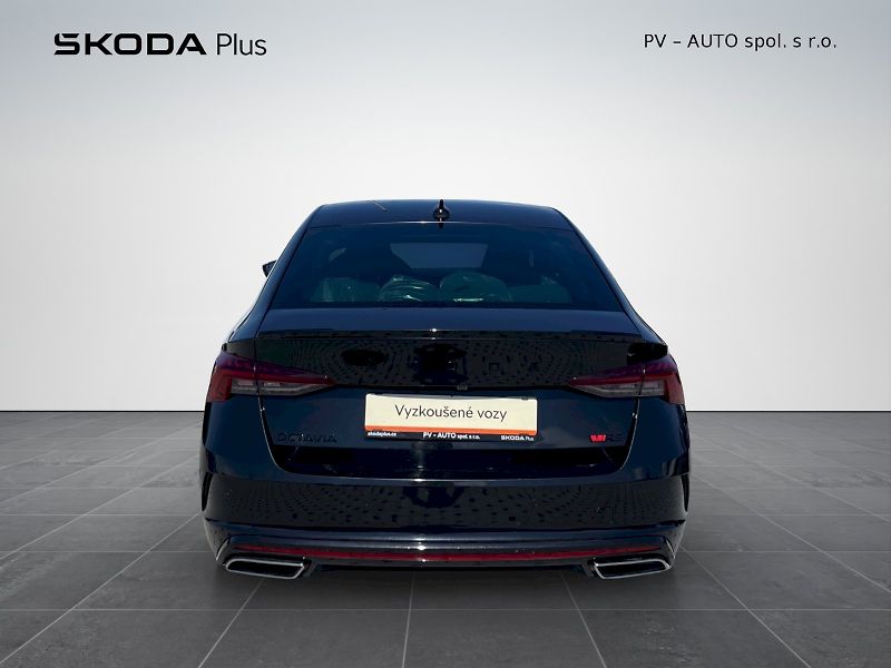 Škoda Octavia (2023) 2.0 TDI 147kW DSG 4x4 RS - fotka 27 z 35