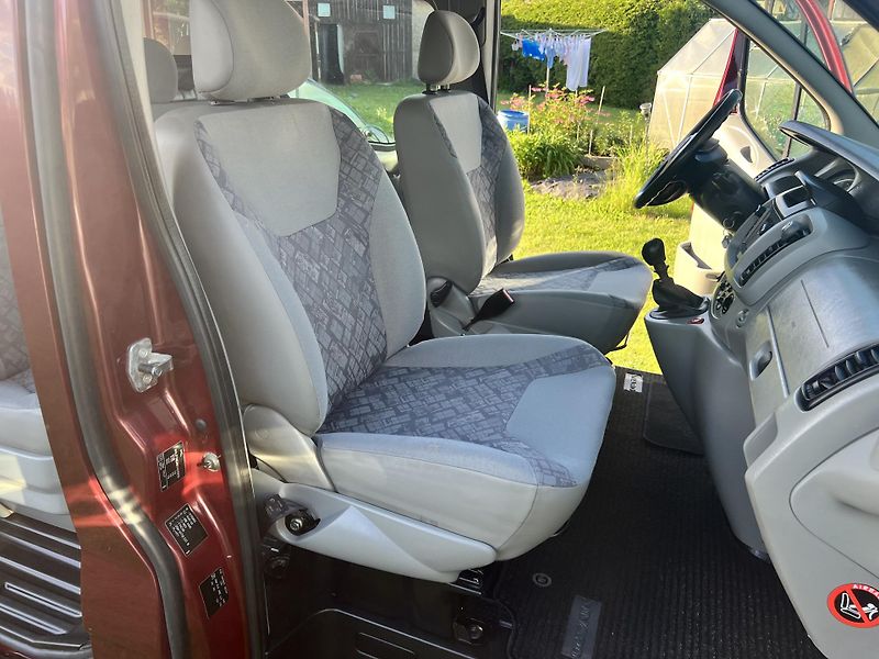Opel Vivaro 1.9CDTI 74KW,5 MÍST,KLIMA,TZ - fotka 21 z 39