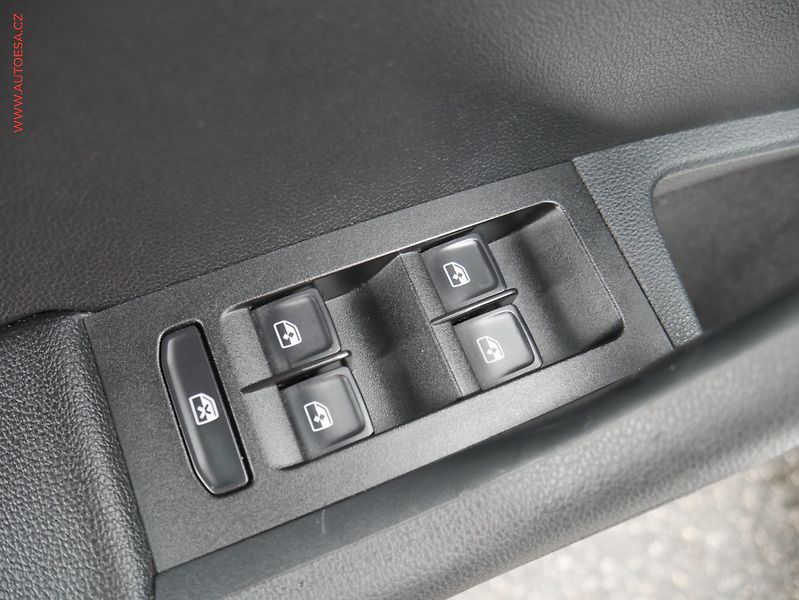 Škoda Octavia (2019) 1.6 TDi, ČR, DSG, LED, autoAC - fotka 17 z 26
