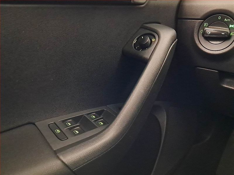 Škoda Octavia (2013) 1.8 TSI, Automat, Navi, Xenony - fotka 16 z 19