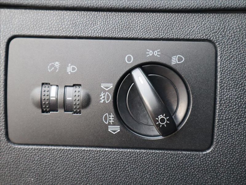 Škoda Fabia 1,4 16V Ambiente Klima - fotka 11 z 38