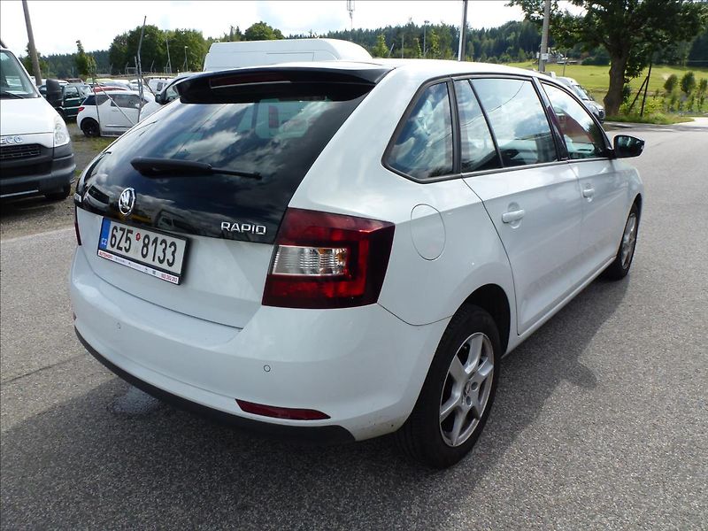 Škoda Rapid 1,4 TSI DSG Automat Spaceback - fotka 10 z 47
