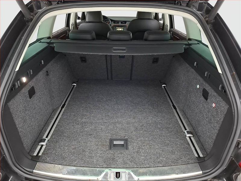 Škoda Superb (2011) Elegance 3.6 FSI V6, 4X4 - fotka 13 z 21
