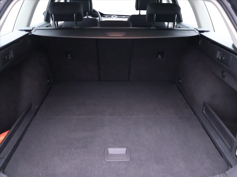 Volkswagen Passat 2,0 TDI 110kW DSG Comfort Navi - fotka 10 z 31