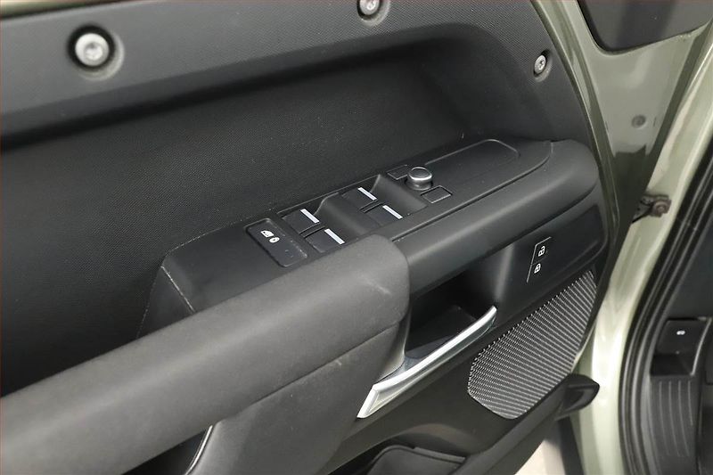 Land Rover Defender (2021) D200 AWD - fotka 9 z 21