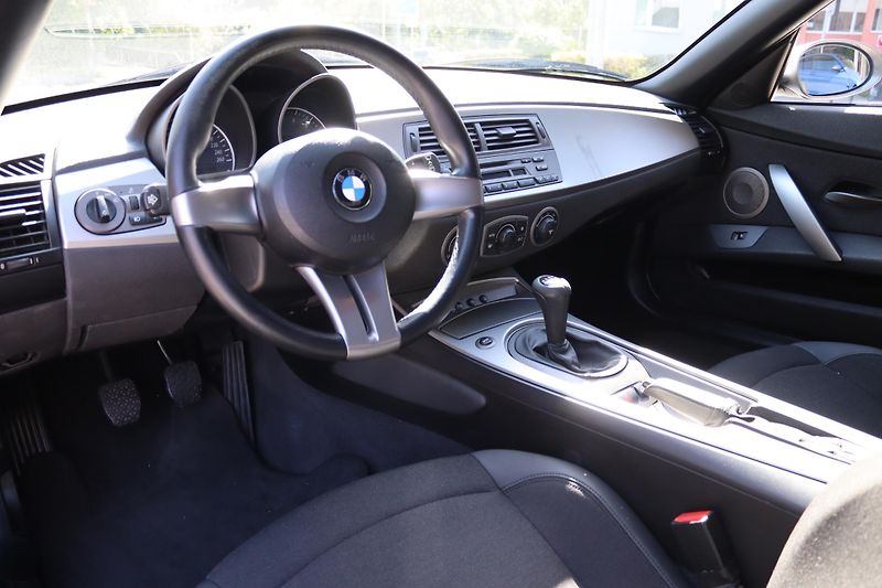 BMW Z4 Roadster 2.5i(E85)M54B25 141kW - fotka 15 z 32