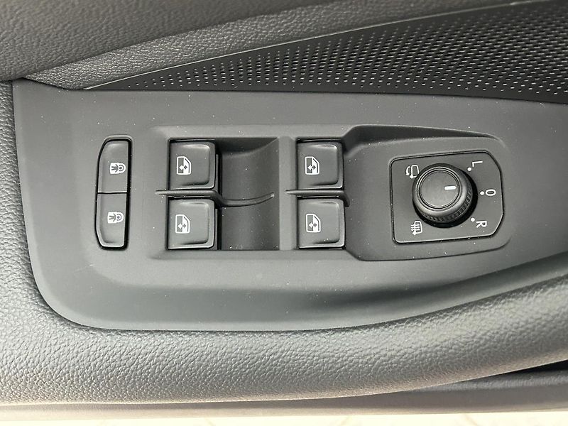 Škoda Superb 2.0 TDI L & K - fotka 20 z 33