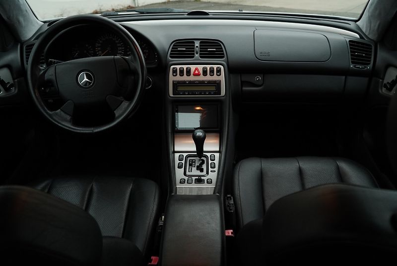 Mercedes-Benz CLK 430 V8 AMG orig. - fotka 15 z 37