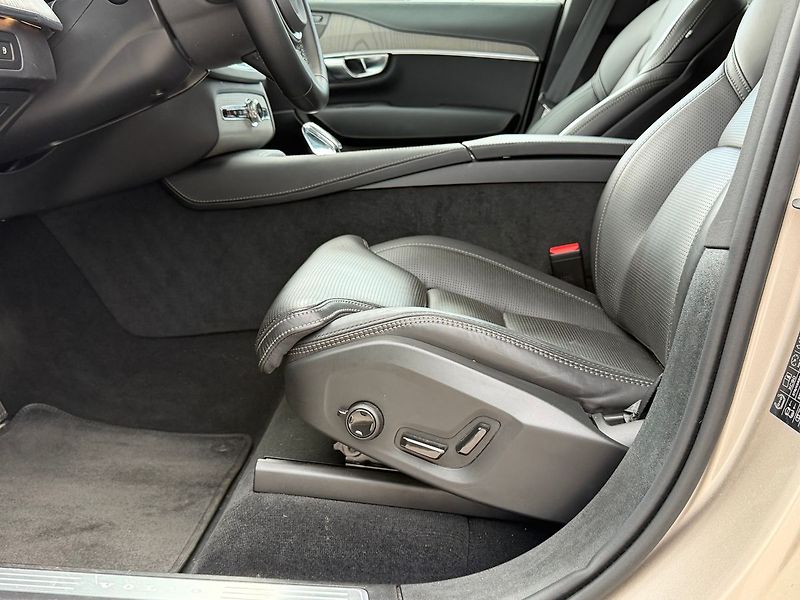 Volvo XC90 PlusDark T8,AWD,Plug-in hybrid - fotka 10 z 26