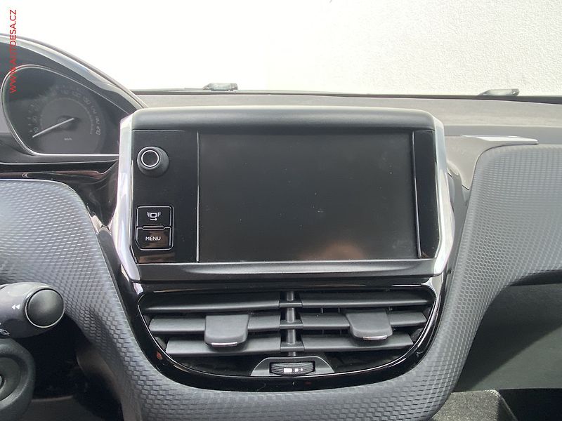 Peugeot 2008 (2013) 1.6i, Allure, navi, kůže - fotka 15 z 17