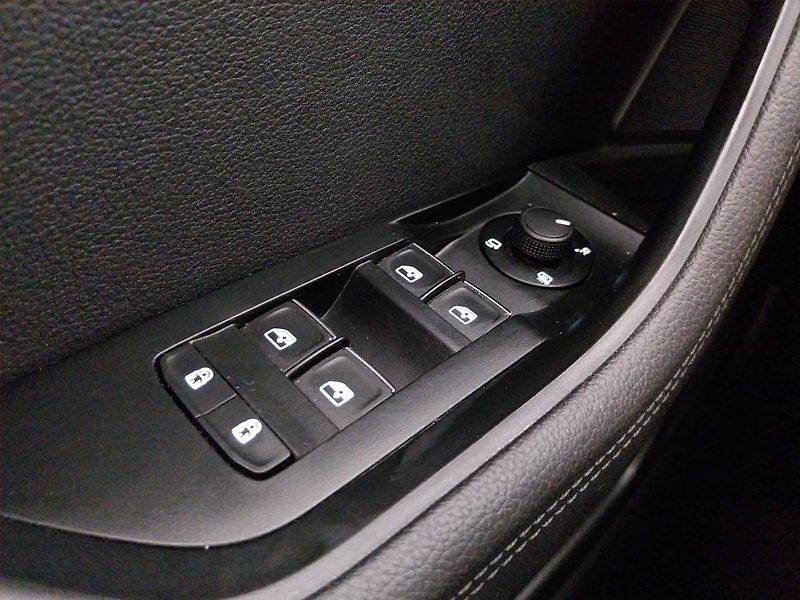 Škoda Superb (2023) Laurin&Klement 2.0 TDI - fotka 19 z 22