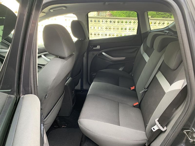Ford Kuga 2.0TDCi KLIMATIZACE  ALU KOLA - fotka 24 z 38