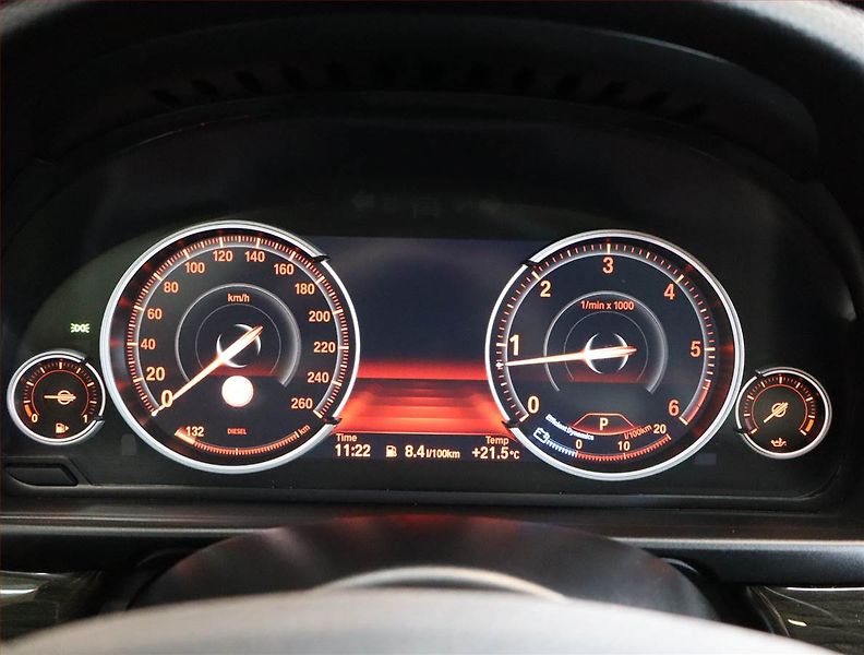 BMW Řada 5 (2015) Luxury Line 530d xDrive, 4X4 - fotka 11 z 32