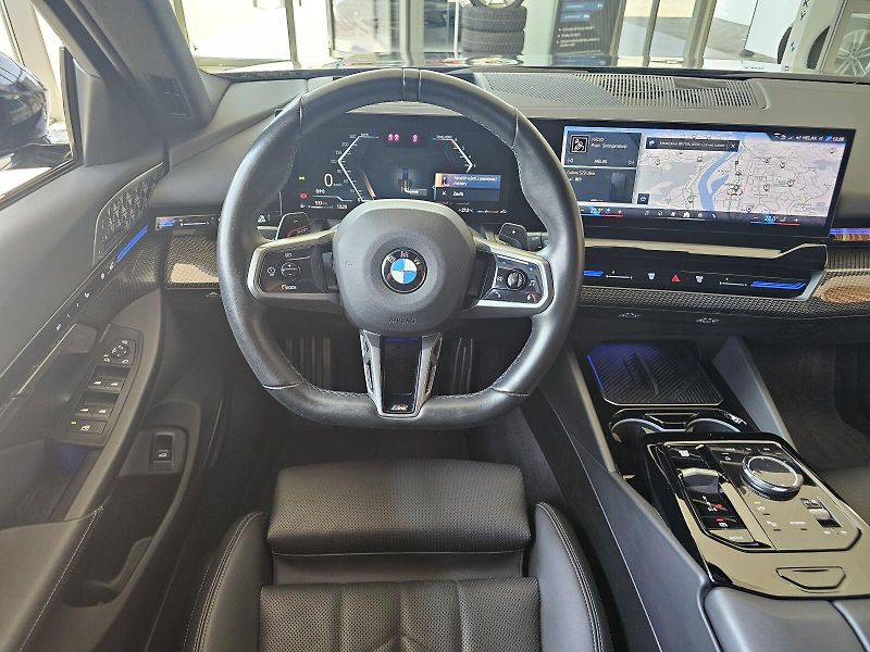 BMW Řada 5 540d xDrive Touring - fotka 22 z 39