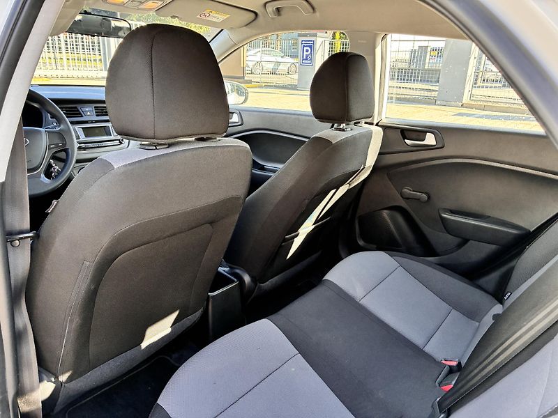 Hyundai i20 -55kW KLIMA,4x KOLA NA ZIMU - fotka 12 z 23