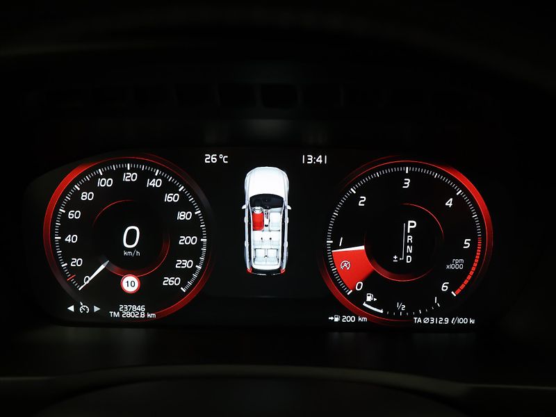Volvo XC90 2,0 D5 165kW AWD Aut. R-Design - fotka 21 z 39