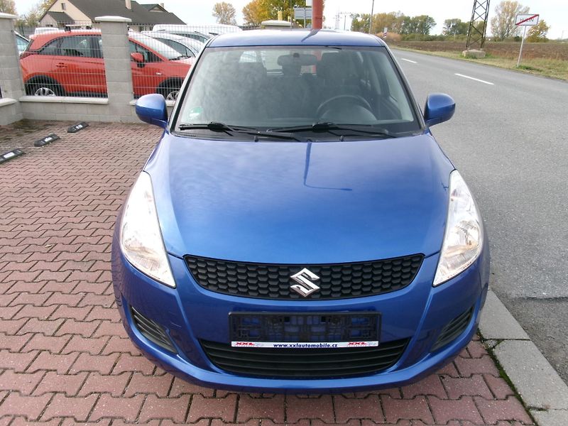 Suzuki Swift (2011) 1,3i KLIMA 4x4 VÝHŘEV USB - fotka 2 z 25
