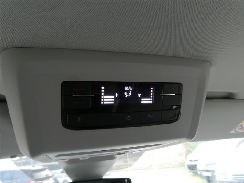 Volkswagen Multivan 2,0 TDi110kW 1.majitel,DSG,4x4 - fotka 32 z 44