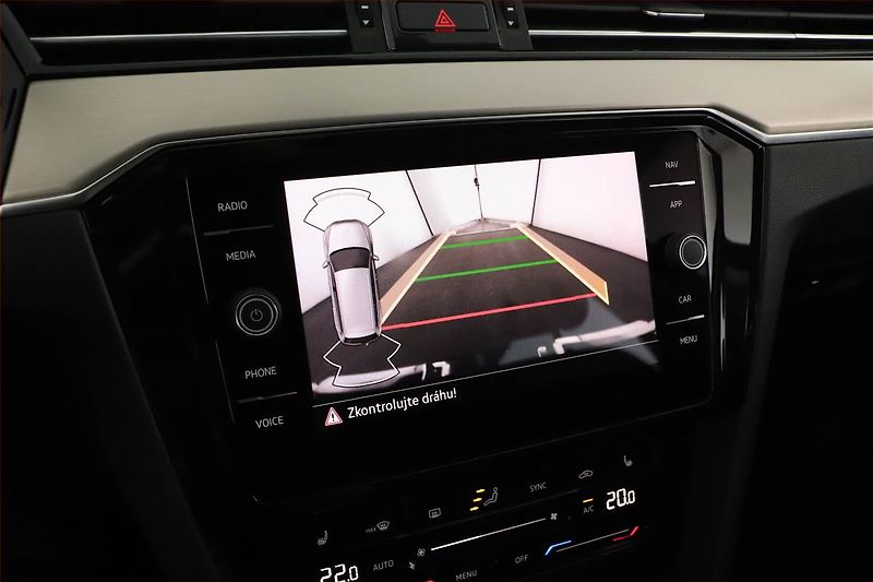 Volkswagen Passat (2021) Elegance 2.0 TDI - fotka 17 z 24