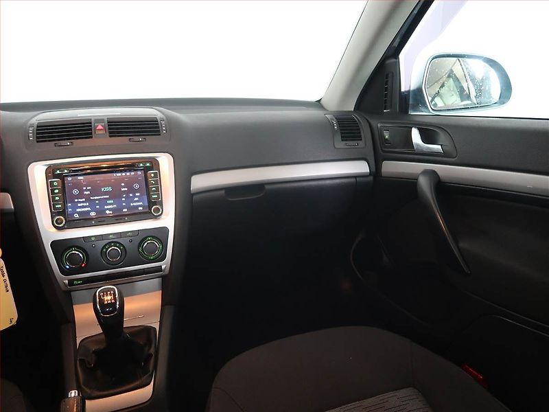 Škoda Octavia (2012) Ambition 1.4 TSI, Tempomat - fotka 8 z 13