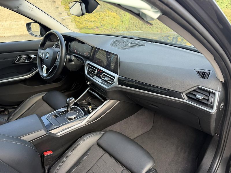 BMW Řada 3 Kombi 330i 190kW závěs  - fotka 13 z 19
