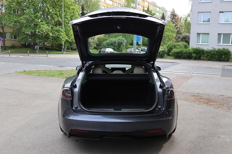 Tesla Model S LONG RANGE AWD 493kW - fotka 41 z 50