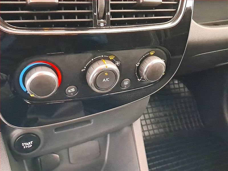 Renault Clio (2017) 1.2 16V, Tempomat - fotka 13 z 15