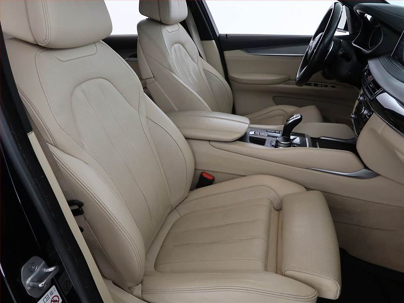 BMW X6 (2018) xDrive30d - fotka 9 z 23
