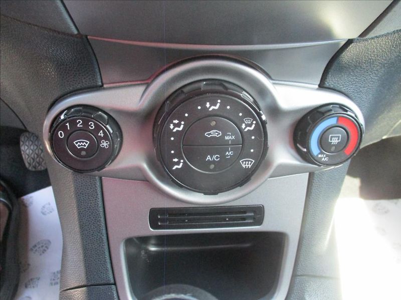 Ford Fiesta 1,2 i, klima, serv. kniha, - fotka 18 z 31