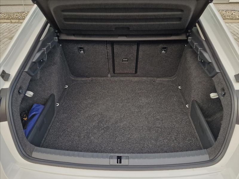 Škoda Octavia 2.0TDI DSG Style,ČR,1.Majitel - fotka 16 z 50