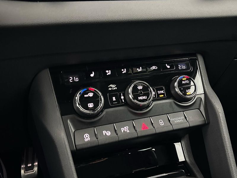 Škoda Karoq Sportline 4x4 DSG, nez. topení - fotka 19 z 30