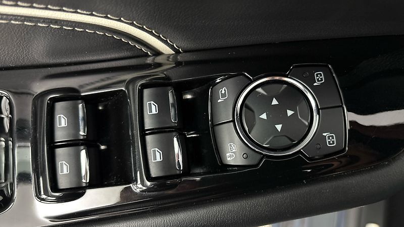 Ford S-MAX 2.5 Duratec Hybrid AUT Vignale - fotka 23 z 29
