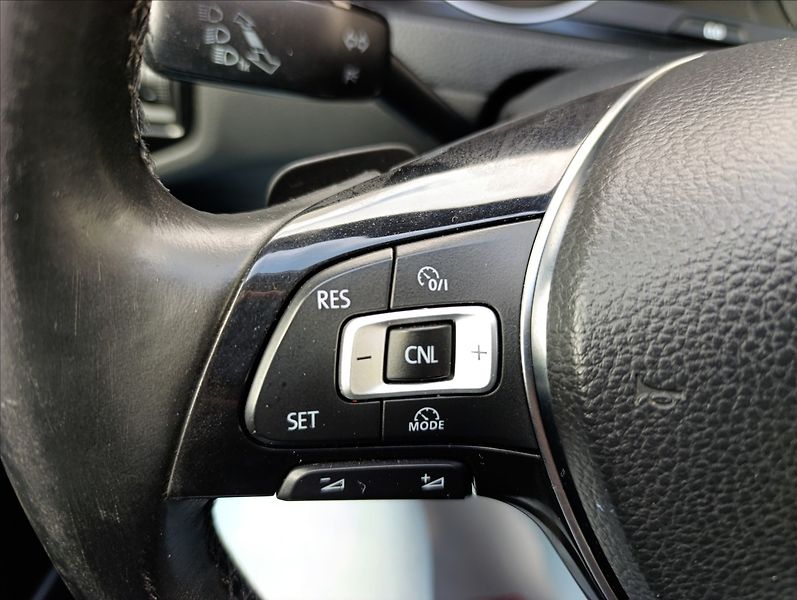 Volkswagen Golf 2,0 TDi DSG Aut.Klima Tempomat - fotka 20 z 41
