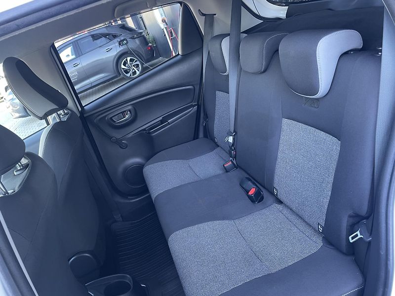 Toyota Yaris ACT. TREND Y20 1.5 VVT-i 82 kW - fotka 5 z 23