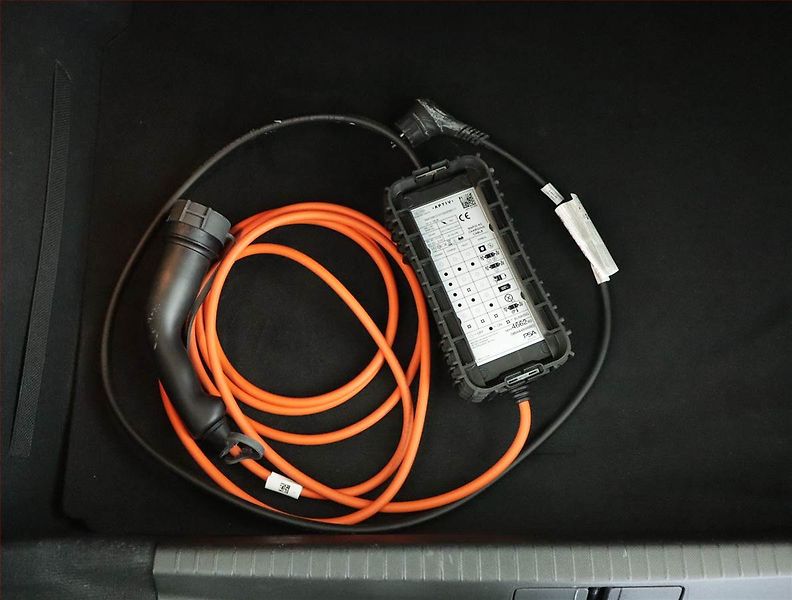 Peugeot 208 (2021) 50 kWh, SoH 89%, Automat - fotka 17 z 17