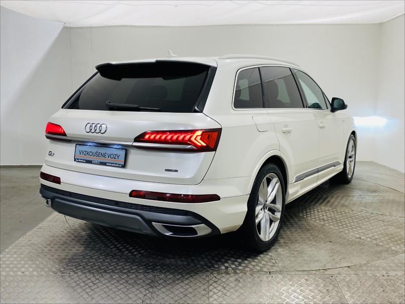 Audi Q7 3,0 TDI 210kW 7Míst S-Line - fotka 2 z 32